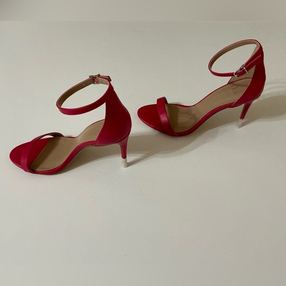 New York & Company Pink/Fuchia Heels Size 8M. - Picture 3 of 7